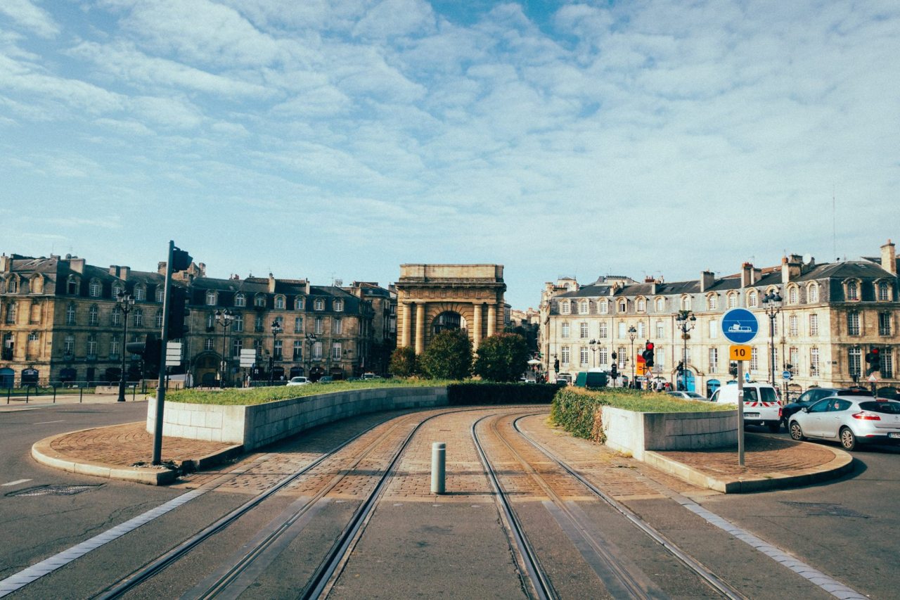 Découvrir la ville de Bordeaux en choisissant de louer un minibus